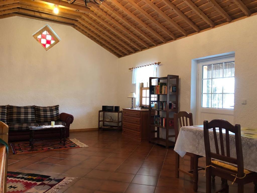 Гостевой дом Casa Do Pedro E Da Marina Lomba  Экстерьер фото